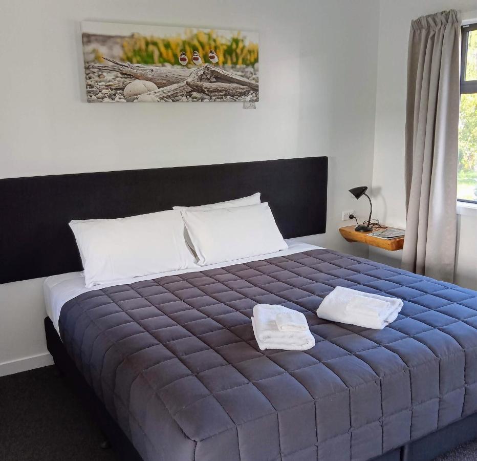 Last Light Lodge Tuatapere Bagian luar foto